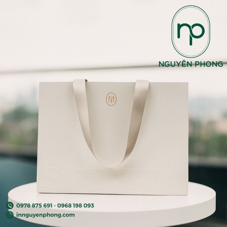 Mẫu túi giấy đựng áo dài in ép nổi thương hiệu 